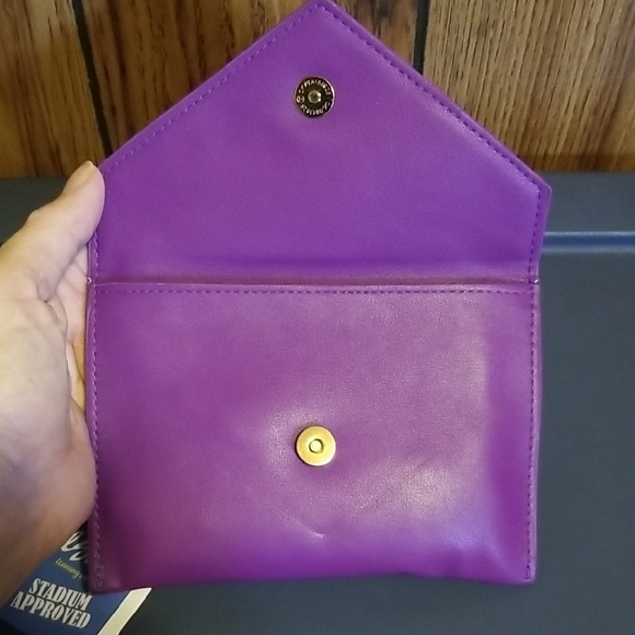 🎄💜LSU Kara Crossbody🛍💛 - Picture 3 of 17